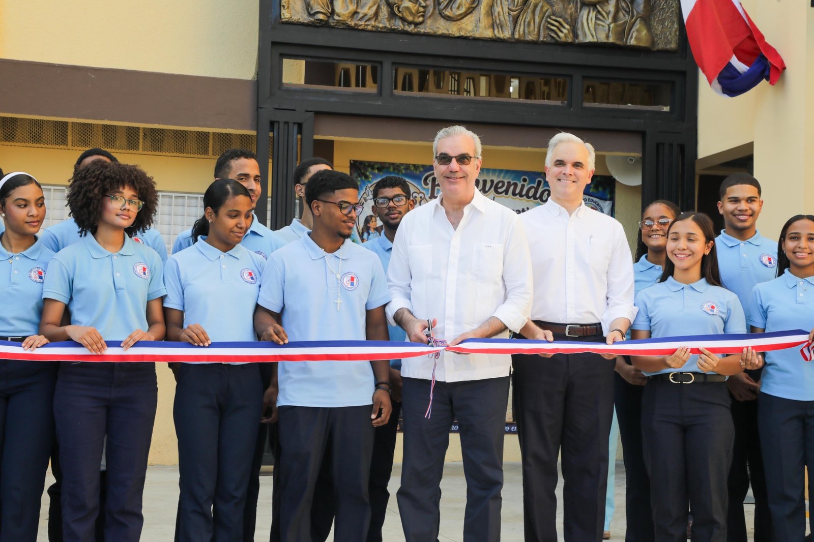 Presidente Luis Abinader inaugura ampliación del Centro Educativo San Vicente de Paúl en Los Mina, que beneficiará a más de 2,000 estudiantes