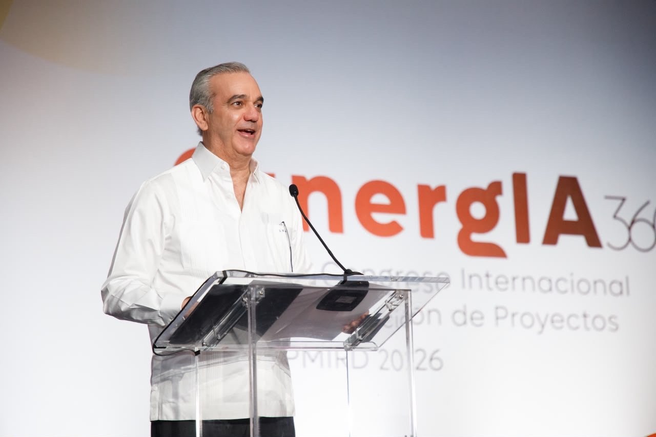 Presidente Abinader anuncia que el Gobierno evalúa avanzar hacia un marco normativo para institucionalizar la dirección y gestión estratégica de los proyectos del Estado dominicano