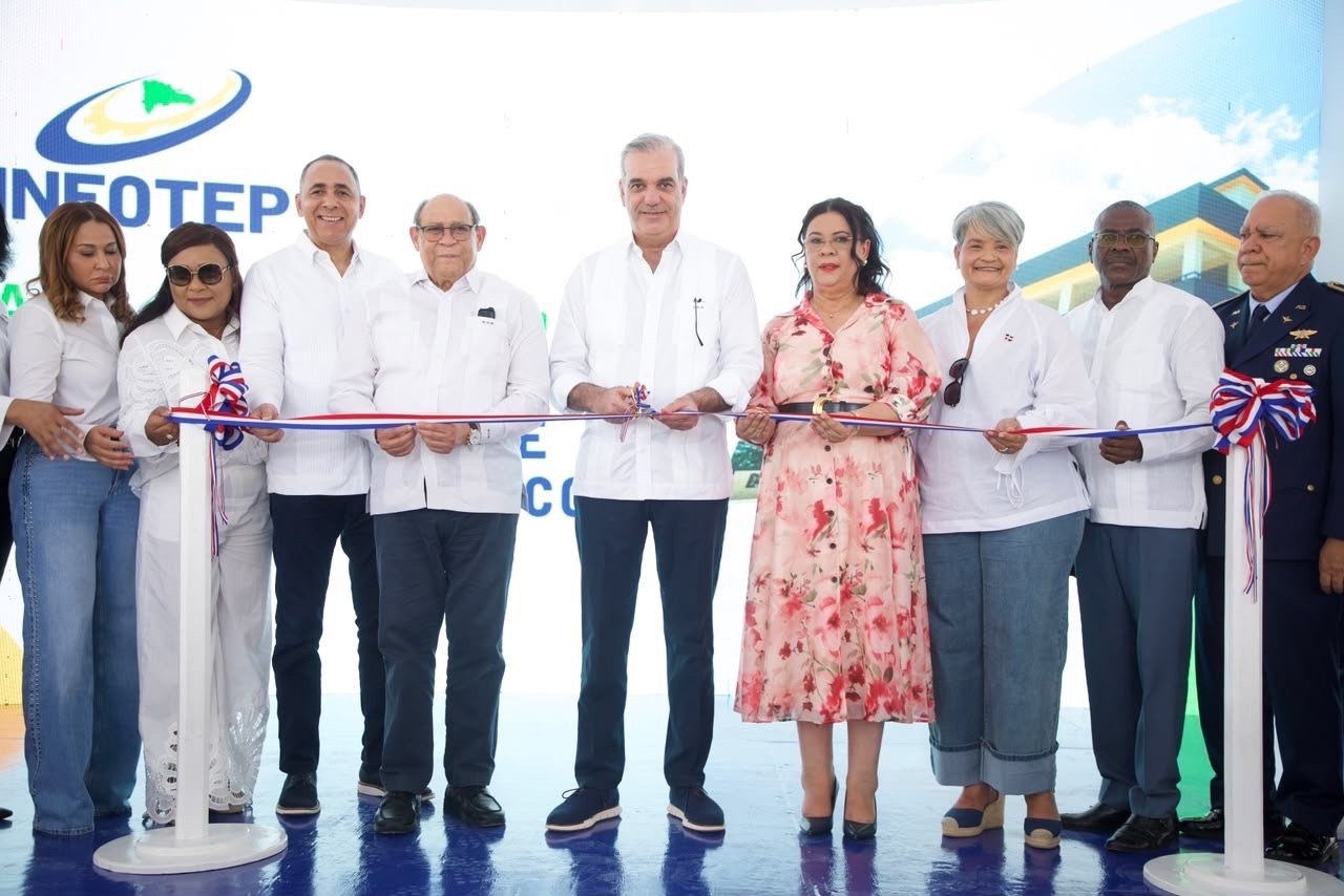 Presidente Abinader entrega Escuela Básica Maestra Altagracia Hernández y simultáneamente la Escuela Primaria Profesor César Agustín González para beneficiar a 770 estudiantes de Batey Soco y Boca de Cumayasa