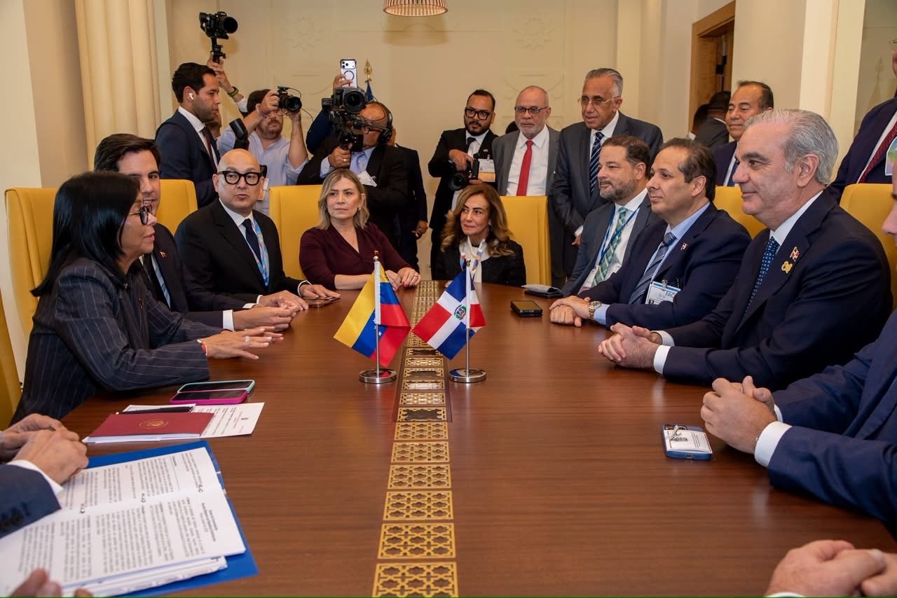 Abinader y Delcy Rodríguez abordan cooperación energética, relaciones consulares y turismo en reunión bilateral en Roma, Italia