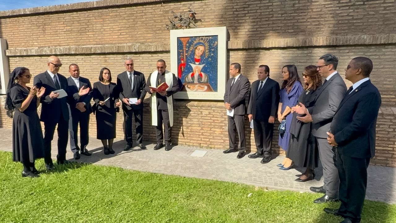 Presidente Abinader pide al pueblo dominicano orar por la salud del papa León XIV desde el Vaticano
