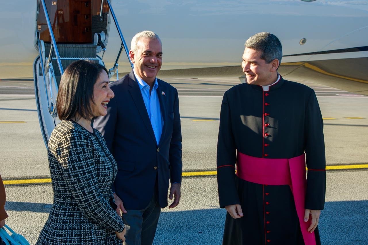 Presidente Abinader llega a Roma para audiencia de Estado con Su Santidad el papa León XIV en la Ciudad del Vaticano y para participar en la asamblea de la FAO