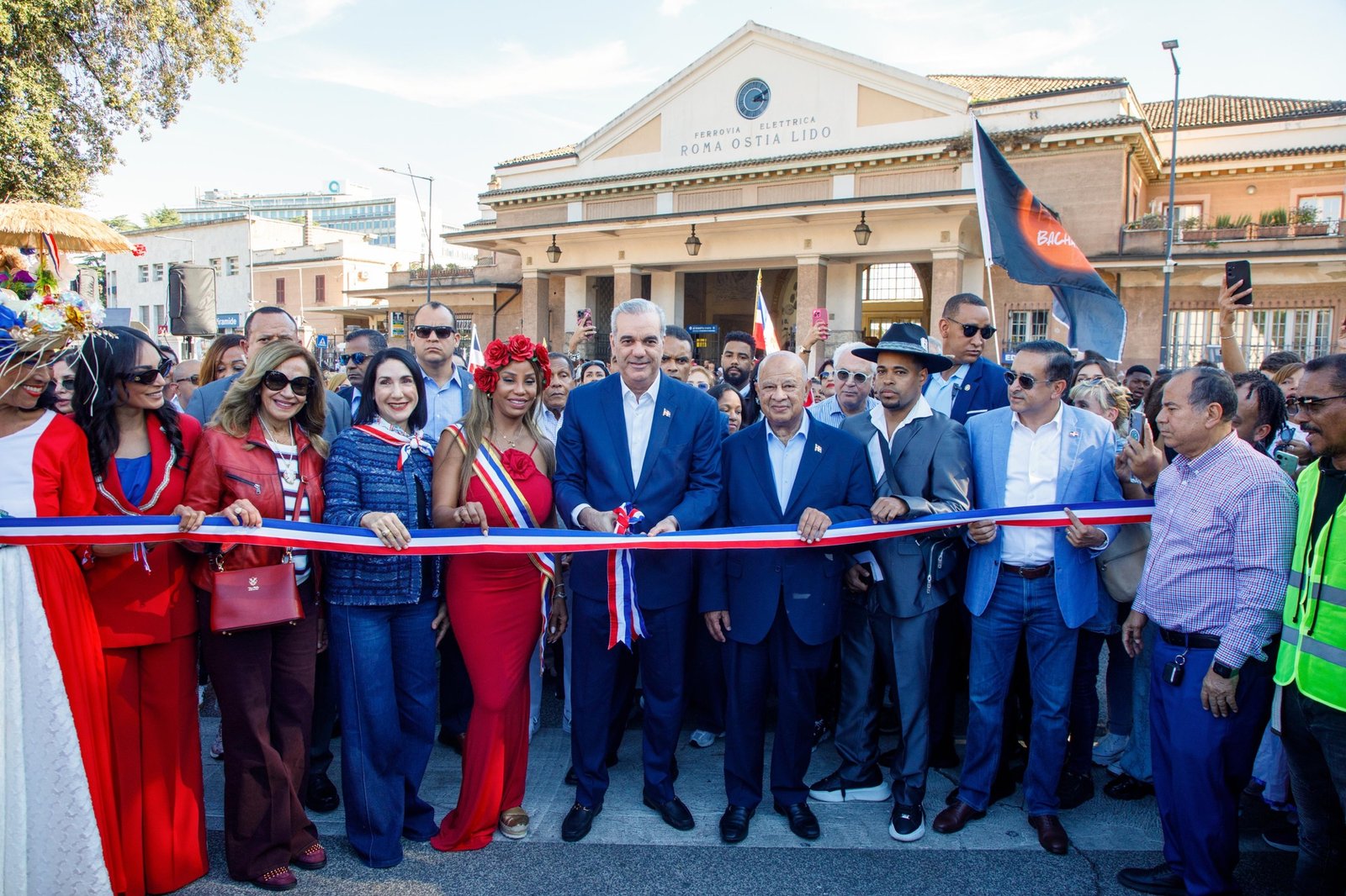 Presidente Abinader inaugura la Parada Dominicana en Roma y resalta el orgullo patrio, el espíritu emprendedor y los aportes de la diáspora dominicana en Italia
