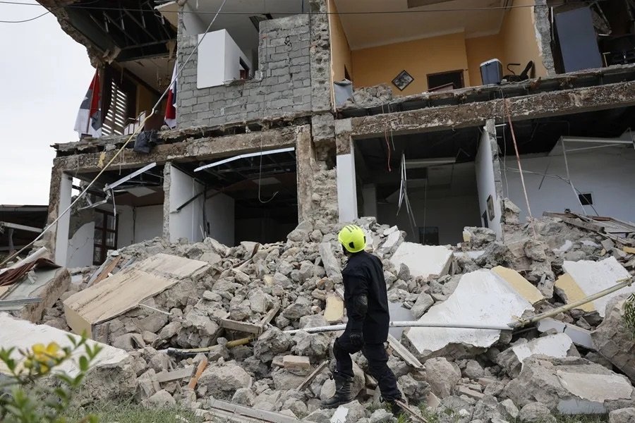 Colapsan hotel e iglesia tras terremoto de 7,7 en Panamá