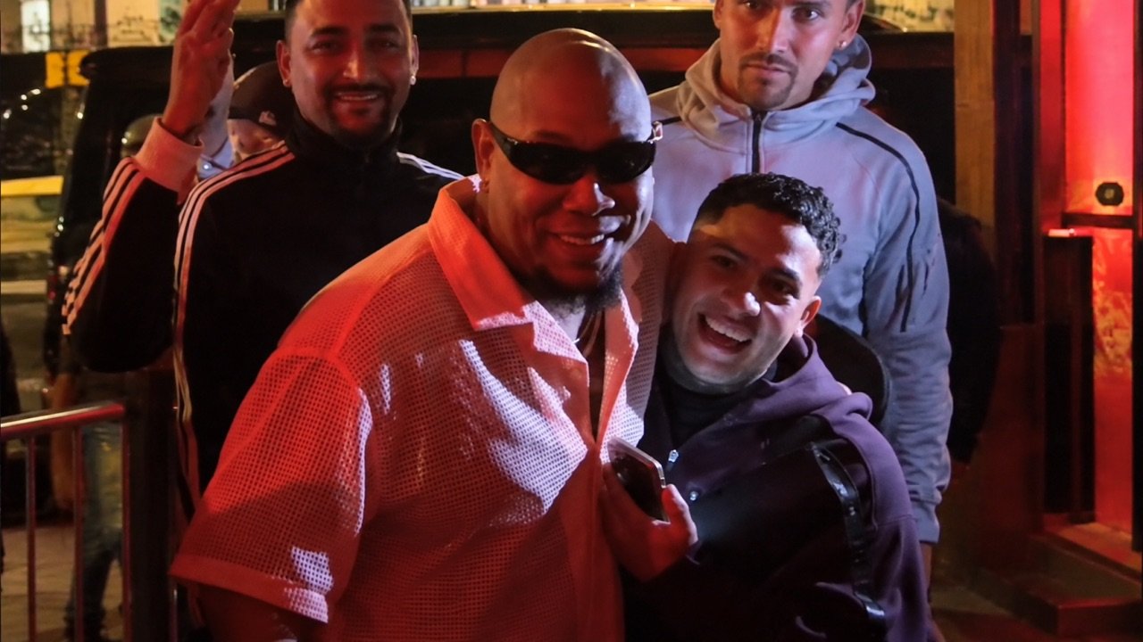 Bulin 47 y Kevin White convierten un encuentro casual en un fenómeno viral: «Dame Hombros