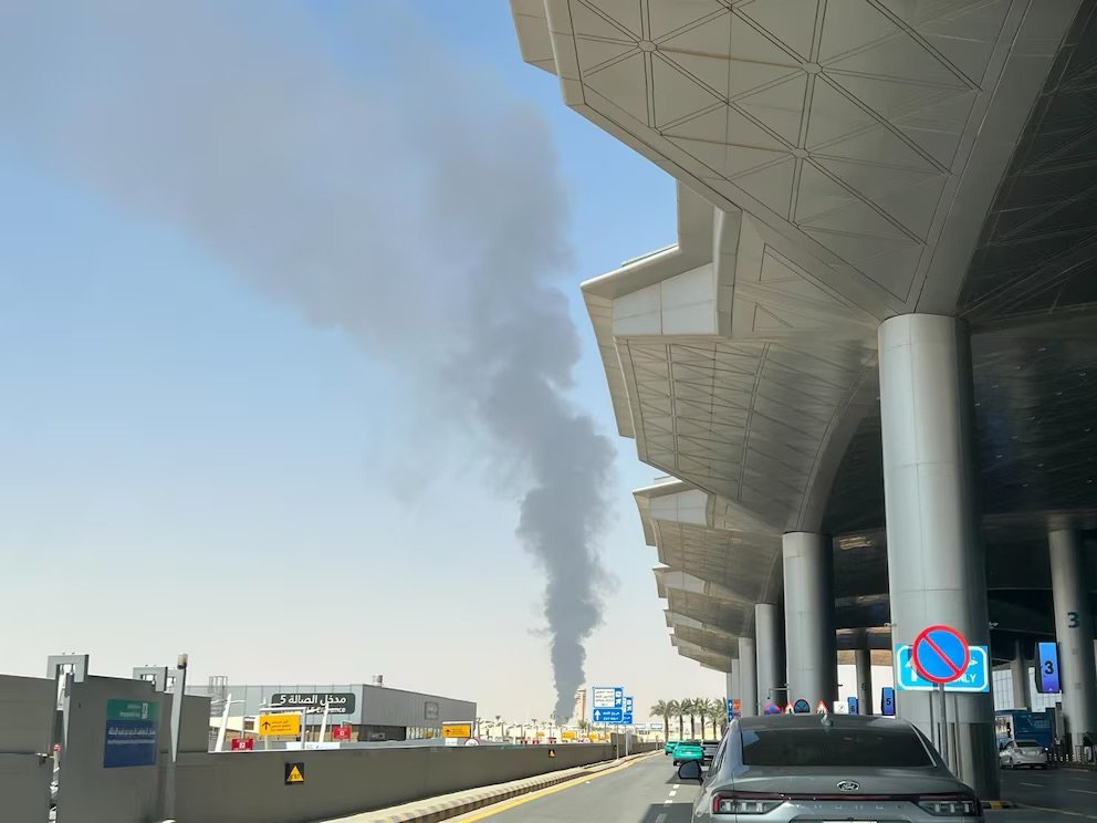 Ataques hutíes contra aeropuertos de Arabia Saudita dejan al menos 12 muertos y 309 heridos