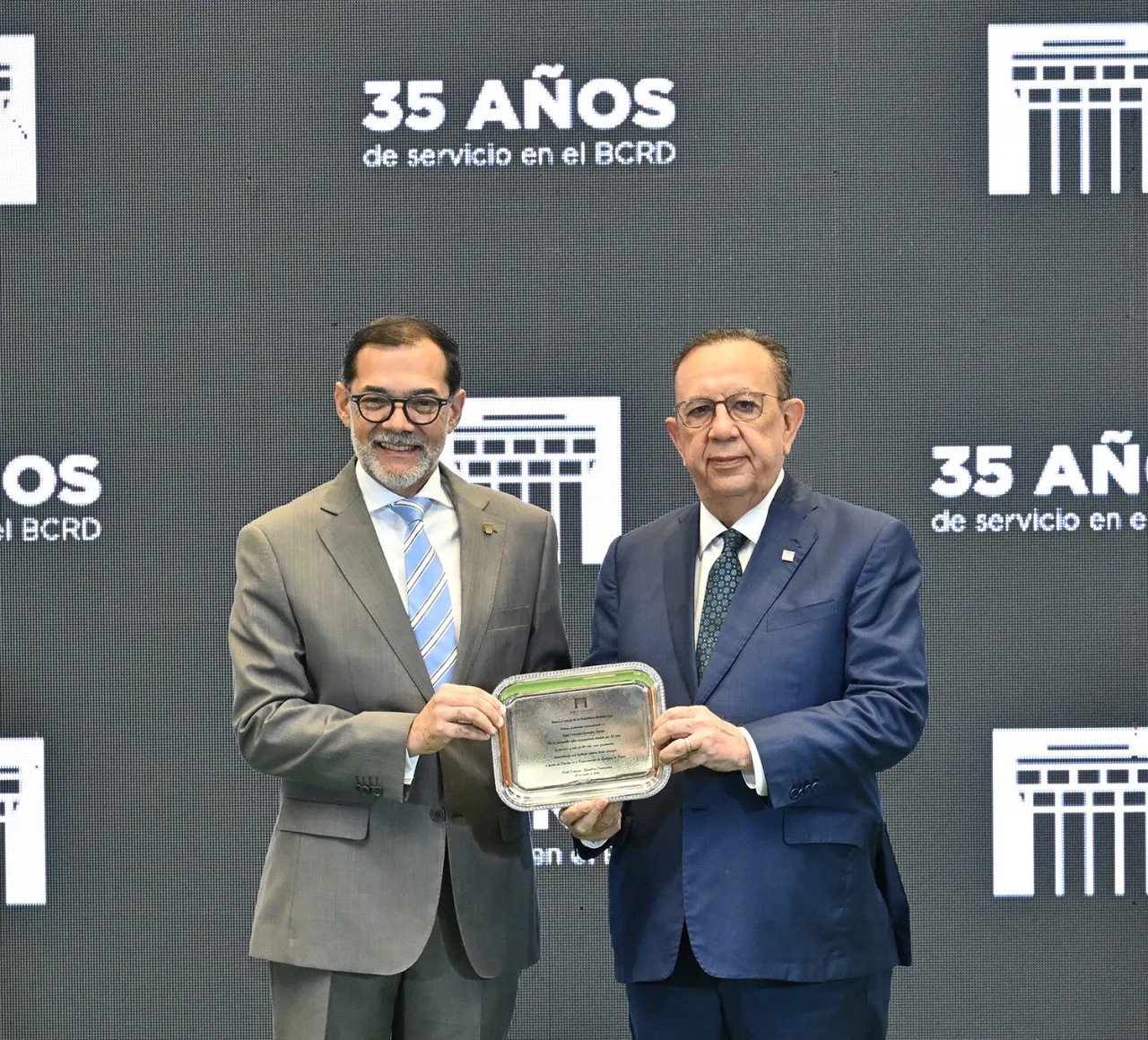 BCRD reconoce a personal por tiempo de servicio a la institución