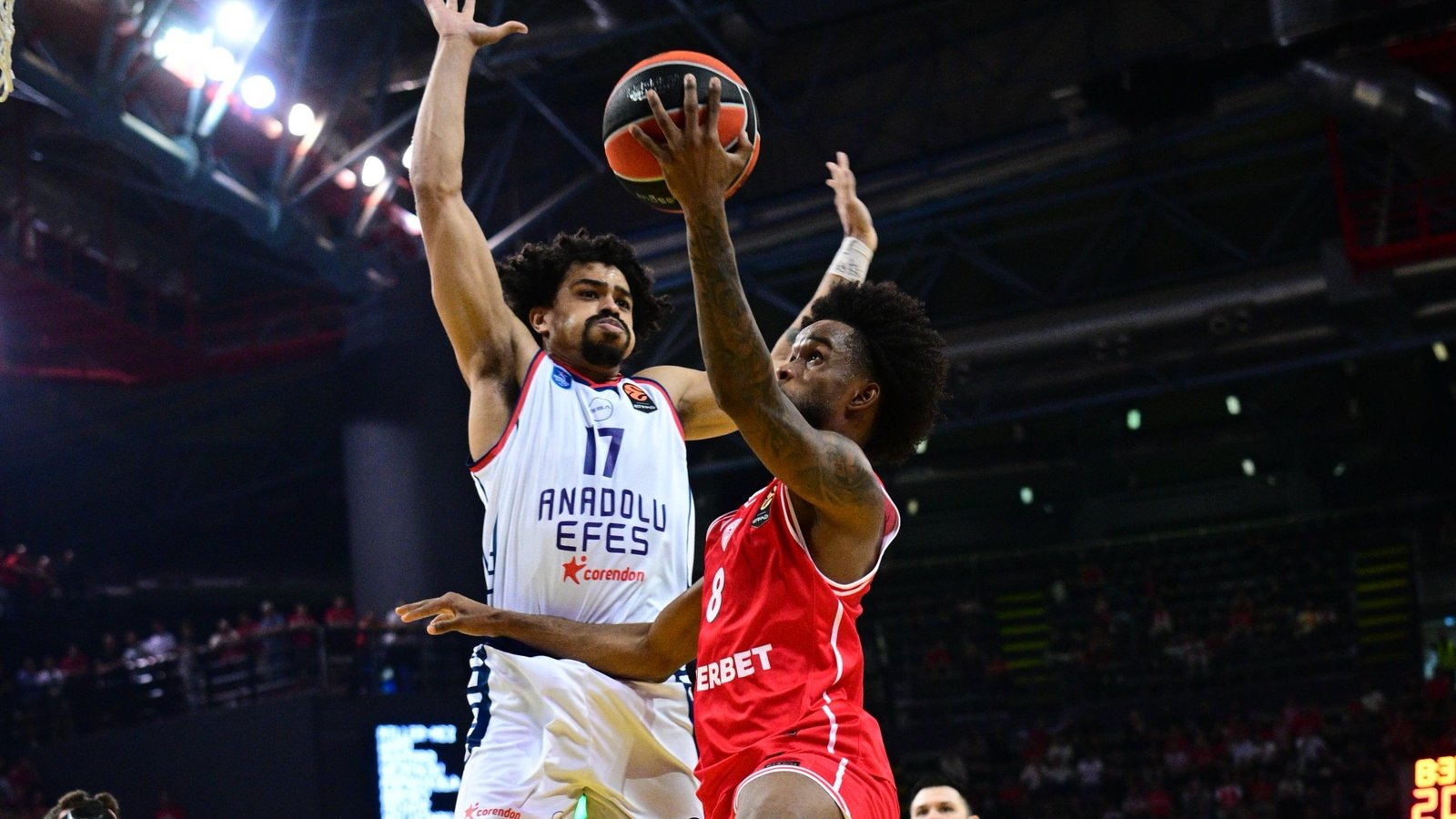 Jean Montero monta un espectaculo ofensivo en la victoria del Olympiacos