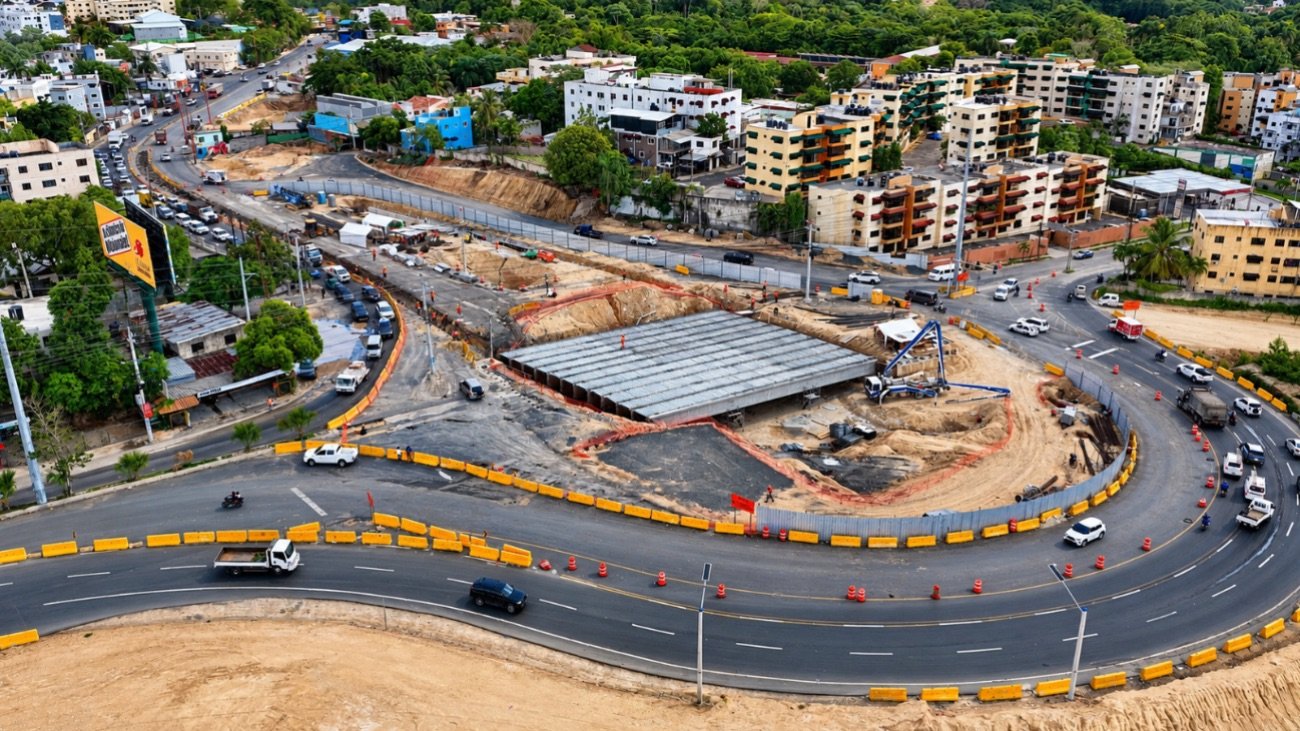 Obras Públicas avanza construcción de viaducto y túnel en la avenida República de Colombia