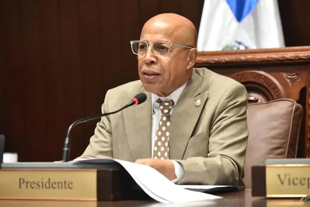 Pacheco deplora diputados hayan abandonado la sesión