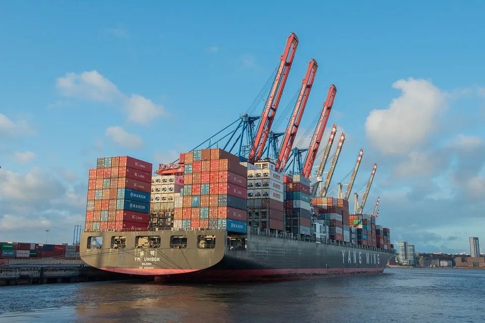 Exportaciones aduaneras crecen 12.44 % e importaciones 9.09 % entre enero-septiembre 2026