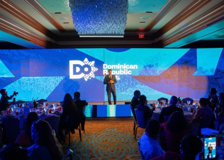 Collado promueve a República Dominicana como destino turístico ante agentes de viajes en Houston