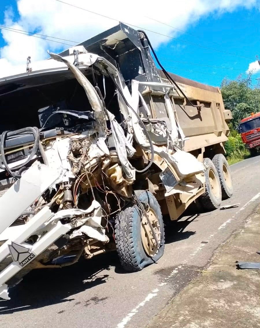 Choque entre dos camiones deja un muerto y un herido en la carretera El Valle-Hato Mayor