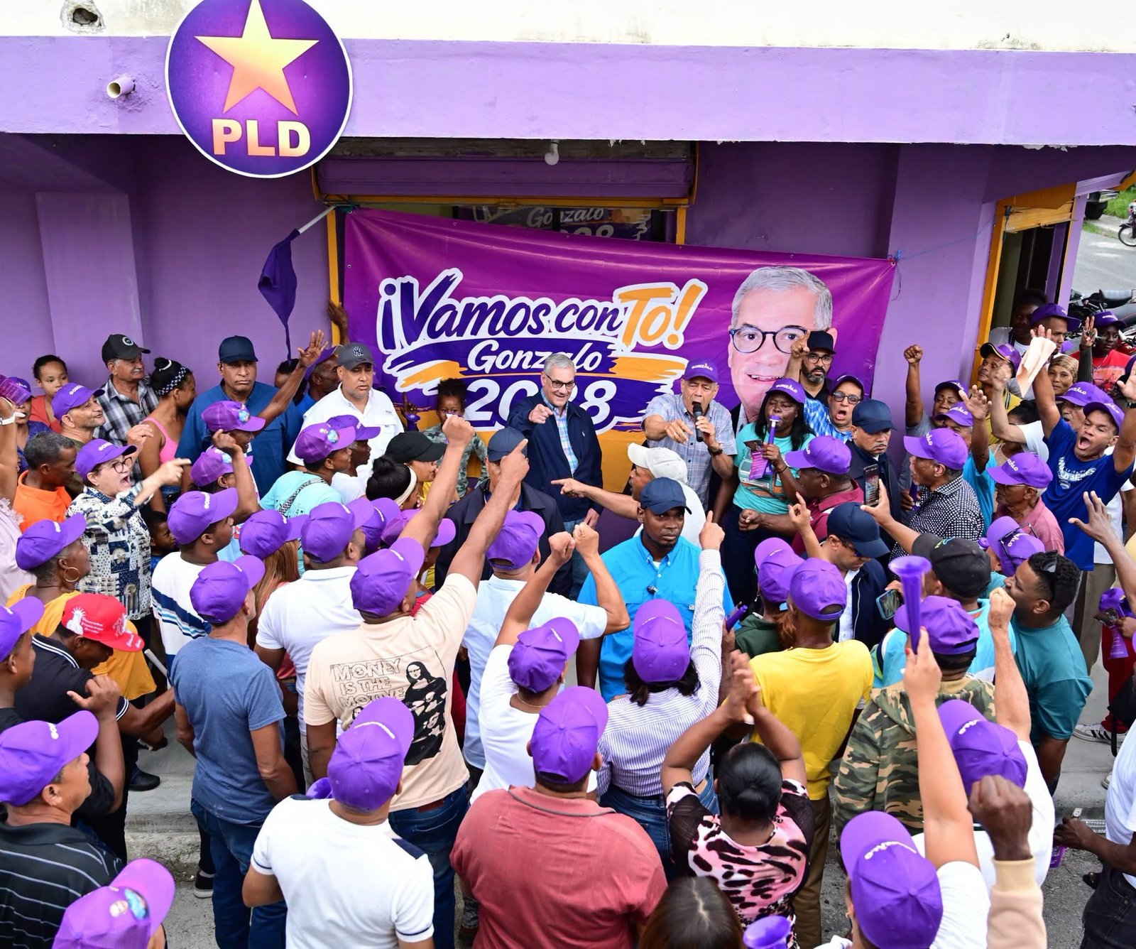 Gonzalo Castillo realiza amplio recorrido por Hato Mayor como parte de sus actividades políticas de cara a sus aspiraciones presidenciales