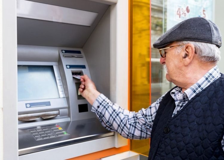 SB busca ampliar la inclusión financiera de los adultos mayores
