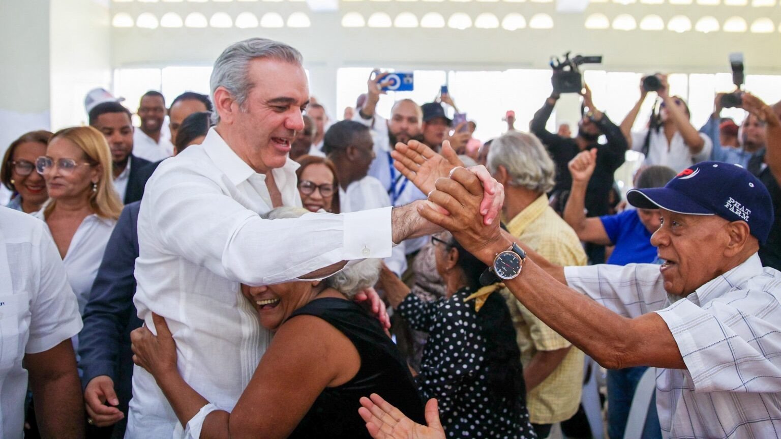 Presidente Abinader encabezará el lanzamiento del programa “El Presidente en el Barrio”, inaugurará obras, entregará títulos de propiedad, apartamentos, y encabezará jornadas sociales este sábado y domingo en el Gran Santo Domingo y Santiago