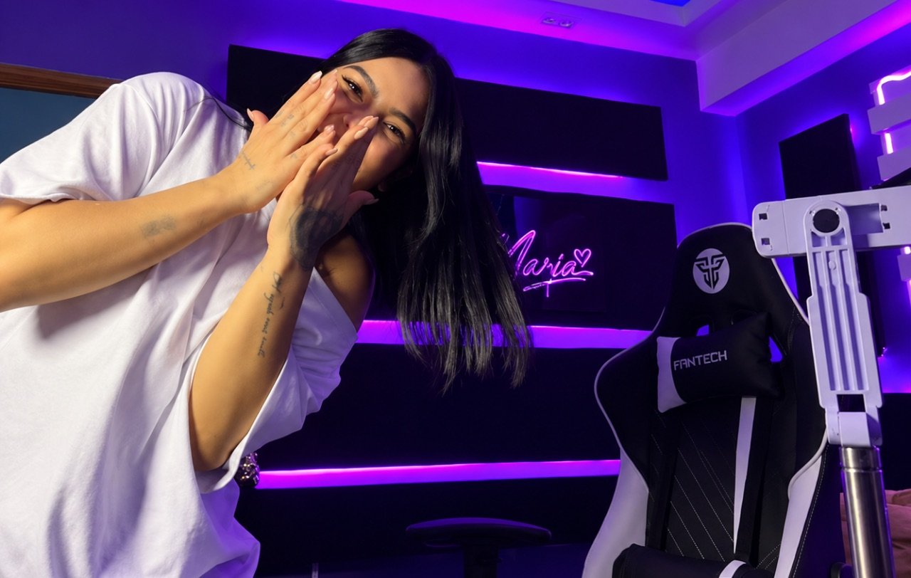 Ross María presenta su nuevo estudio de grabación y conmueve con un mensaje de fe y superación