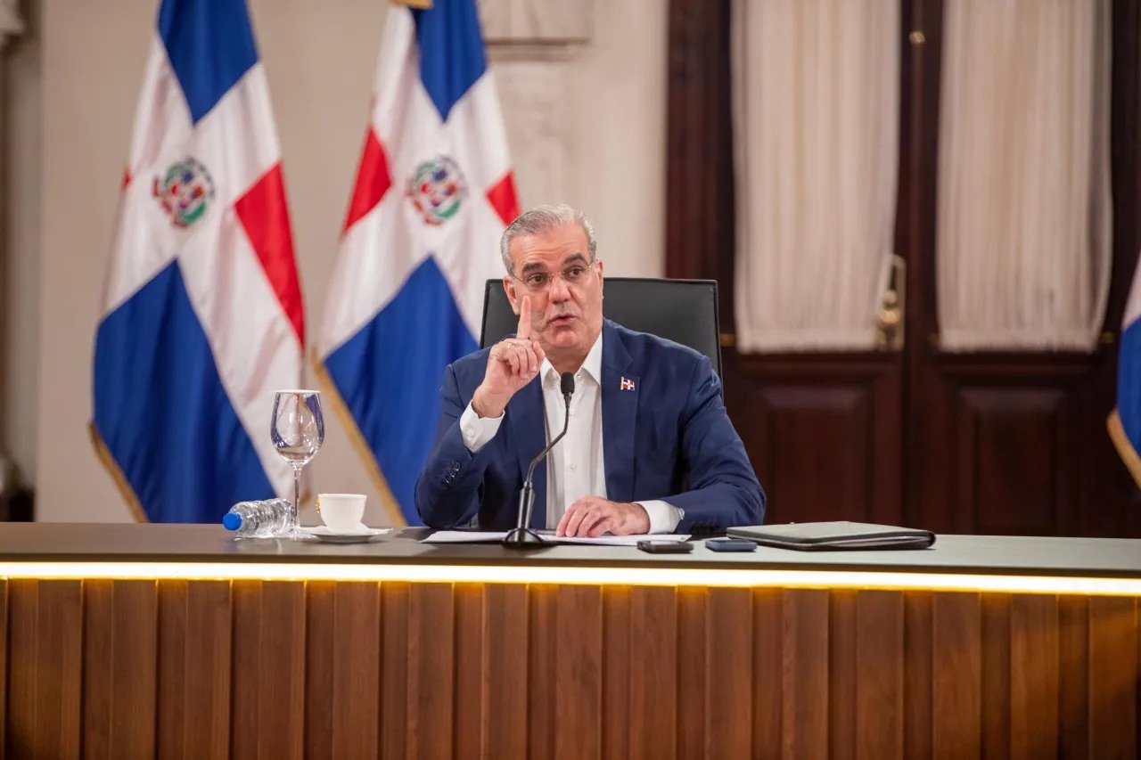 Abinader advierte que no permitirá bandas haitianas a menos de 20 kilómetros de la frontera