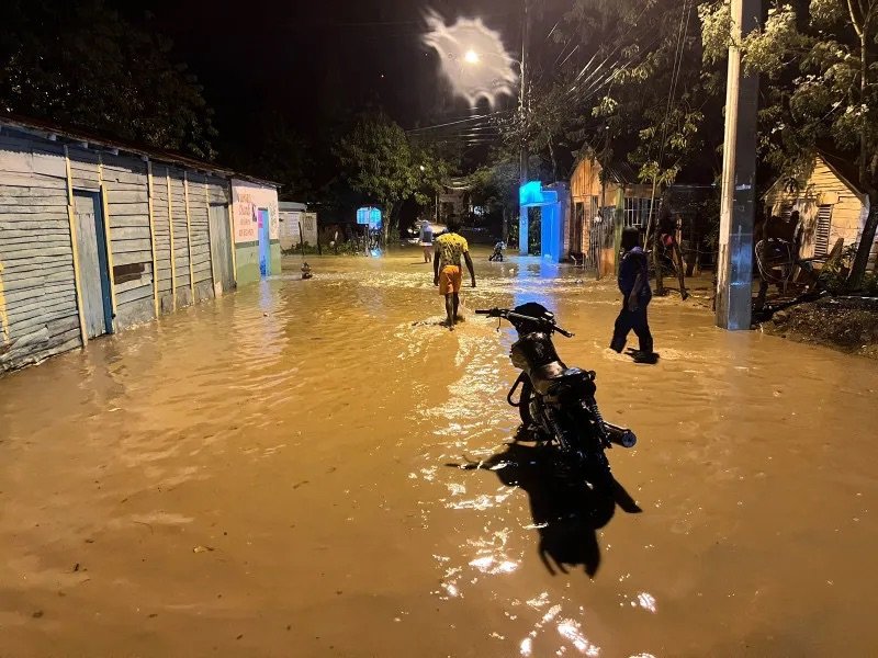 Lluvias dejan 412 personas afectadas y una comunidad incomunicada, reporta el COE
