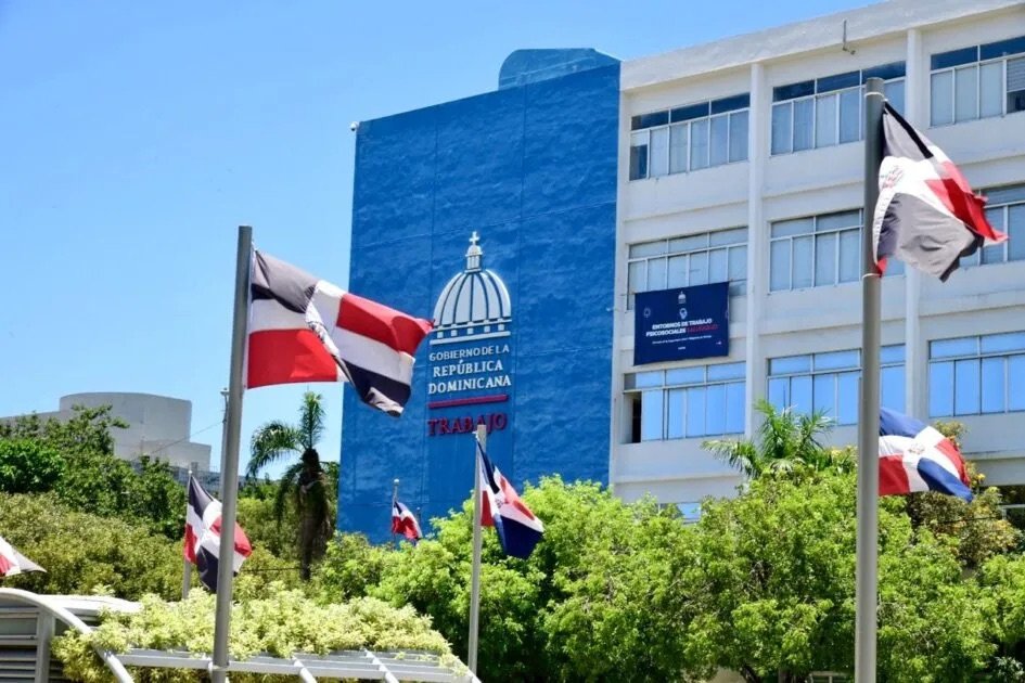 Gobierno exhorta a empleadores a flexibilizar jornadas laborales en provincias bajo alerta amarilla
