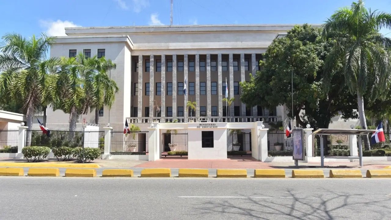 Educación mantiene suspensión de docencia en zonas bajo alerta amarilla