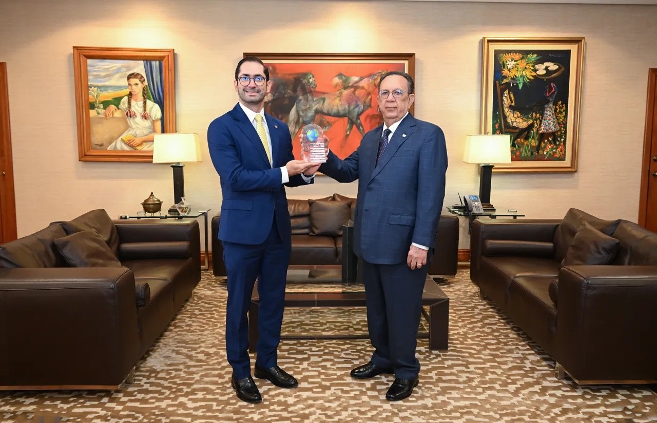 Reconocen a Valdez Albizu como uno de los mejores gobernadores de bancos centrales del mundo