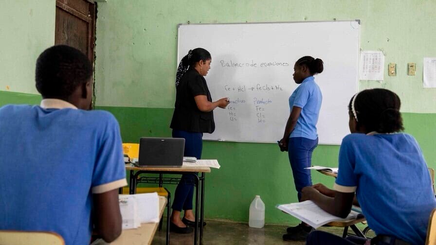Más de 4,000 docentes quedan fuera del pago de retroactivos por bajas calificaciones