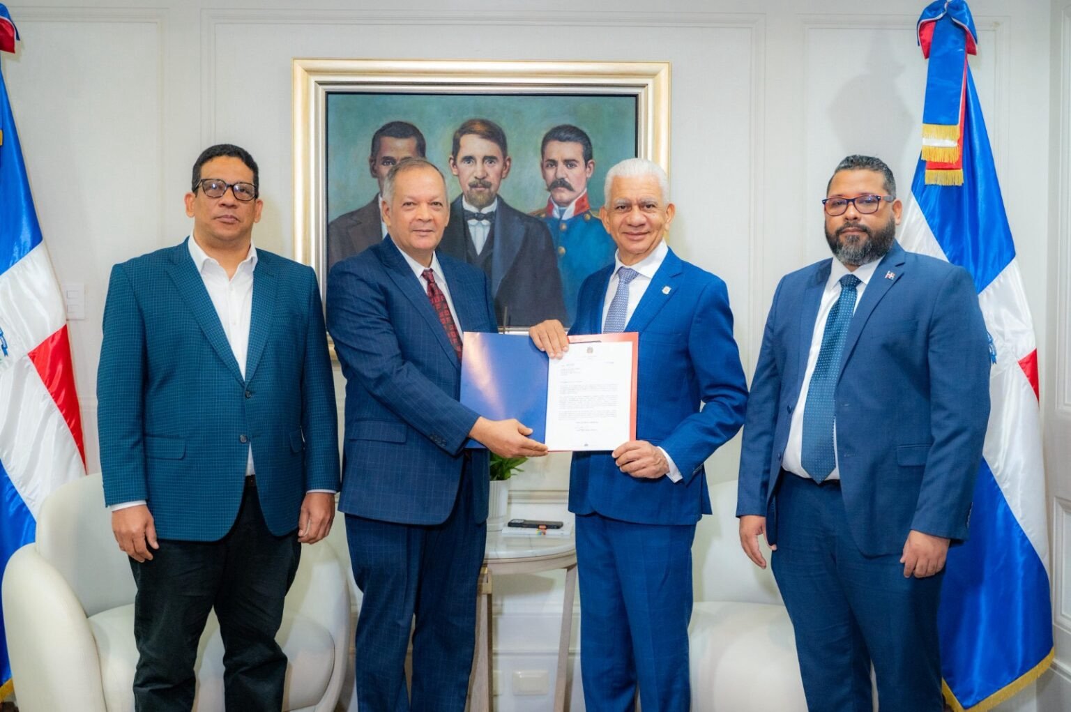 Depositan en el Senado proyecto para regular concesiones de bienes y servicios públicos