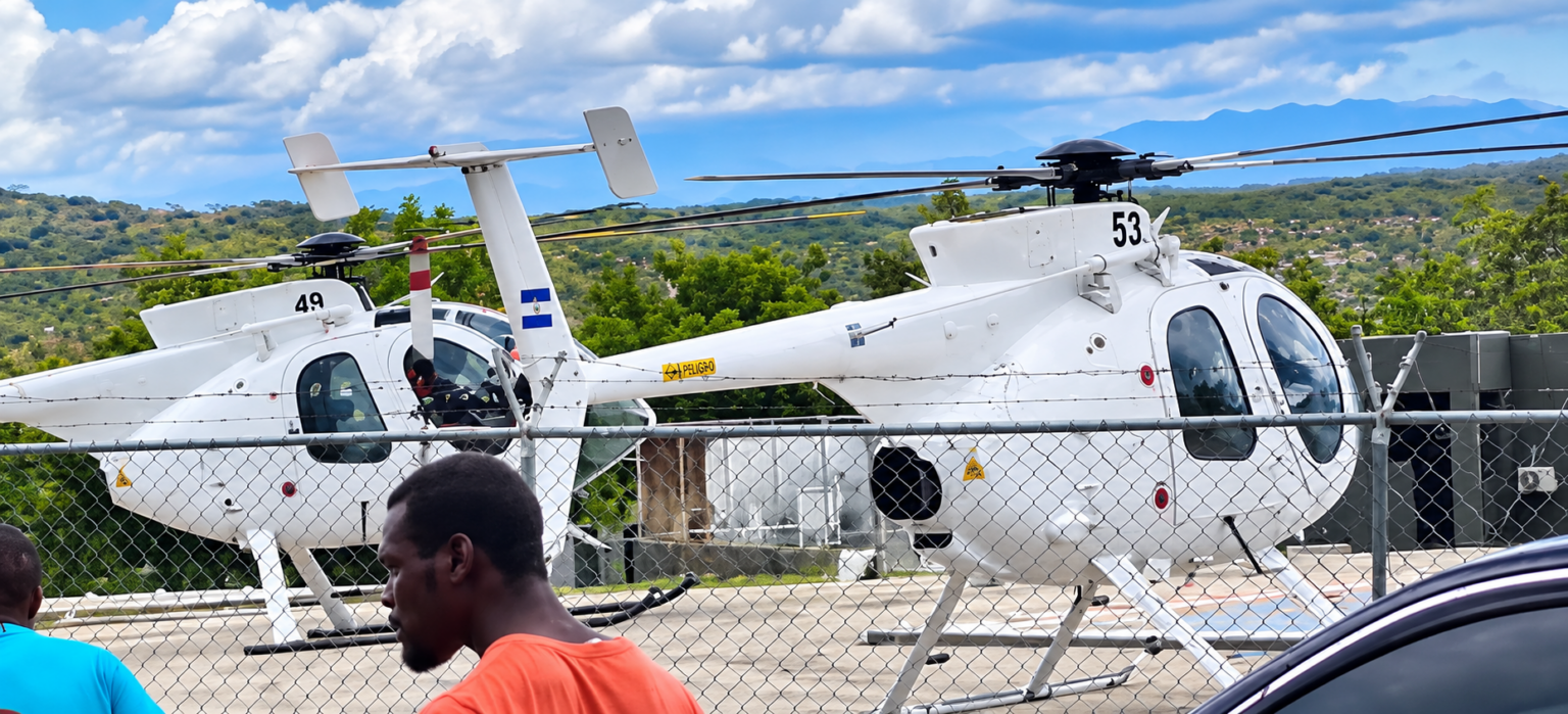 Cinco helicópteros de El Salvador llegan a RD en medio de operaciones en Haití