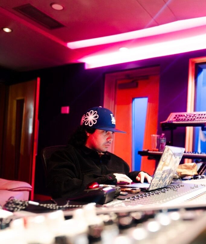 Del estudio al Latin GRAMMY: Vicente Pinto consolida una década de trayectoria en la música latina