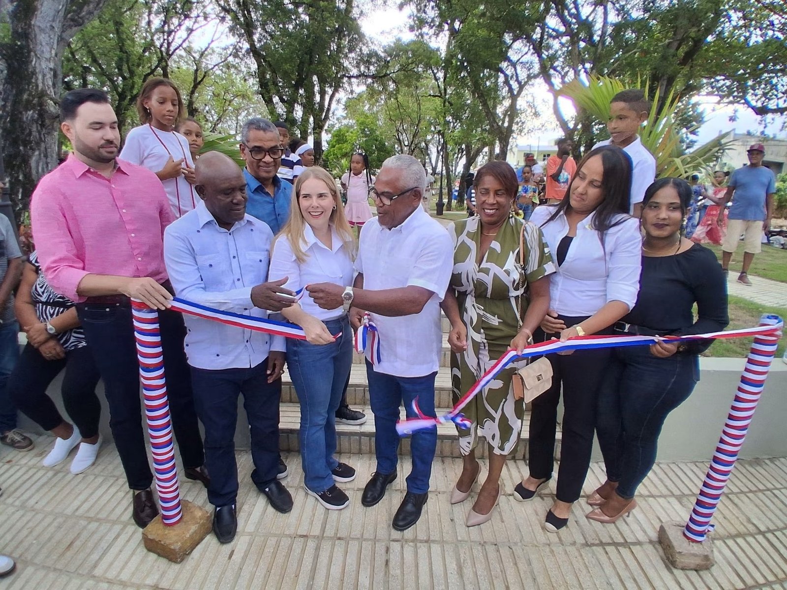 Alcaldía de Sabana de la Mar inaugura renovado Parque Duarte con una inversión superior a RD$12 millones