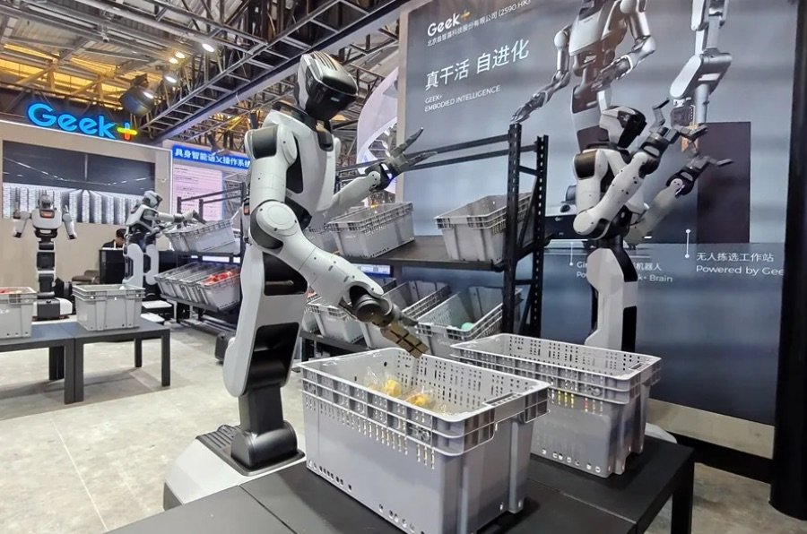 Robots con IA obsoletos se autodestruyen lanzándose a horno de fundición