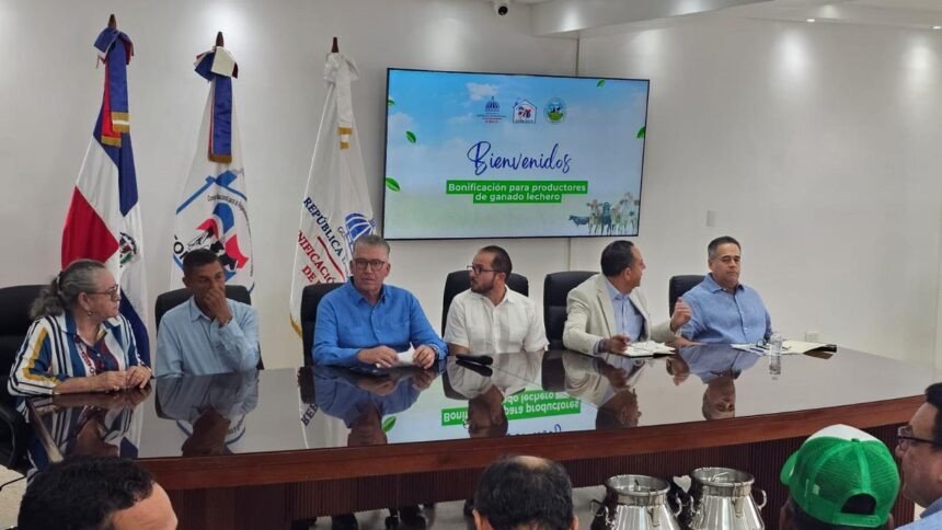 Gobierno entrega RD$30 millones para tecnificar riego de productores lecheros